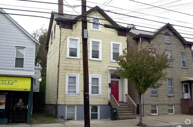 Primary Photo - 101 Easton Ave