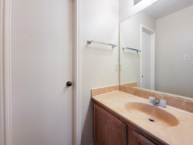 Building Photo - 10059 Emerald Creek Dr