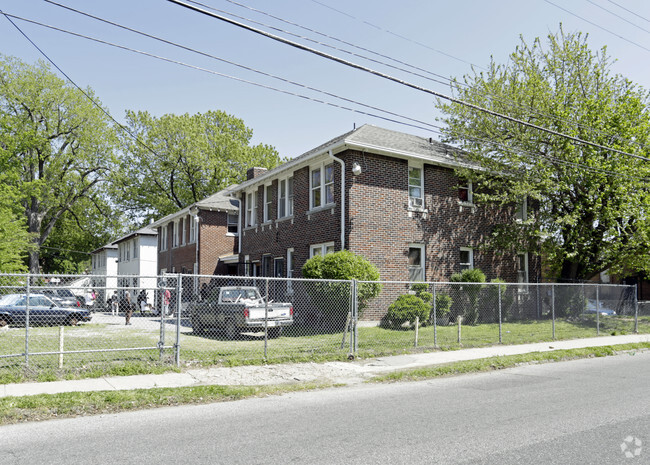 Building Photo - 1292 Court Ave