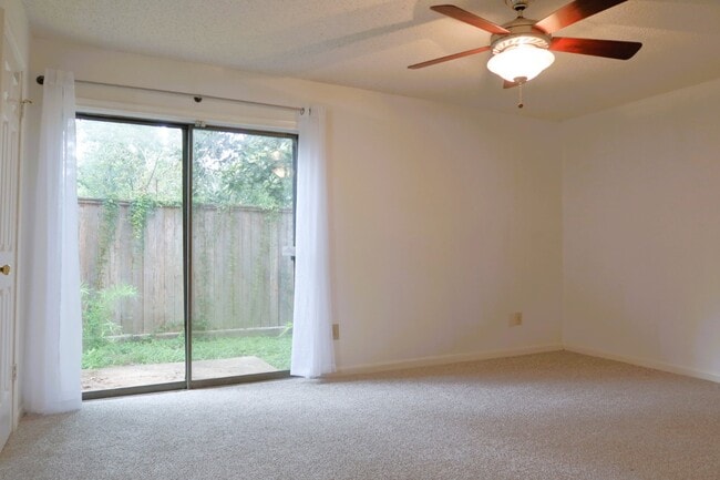 Building Photo - 1311 Antoine Dr