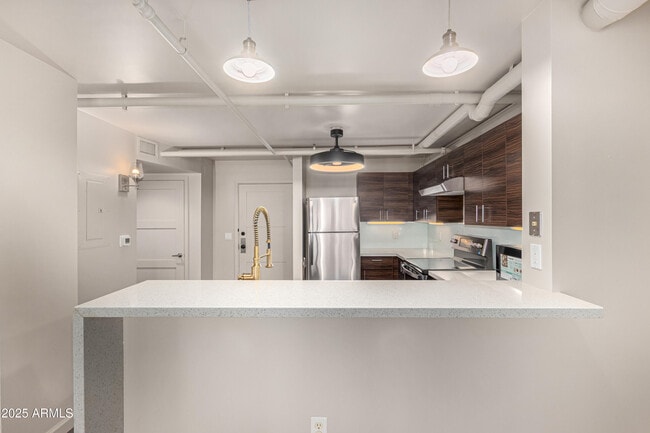 Building Photo - 535 W Thomas Rd