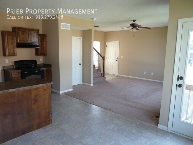 Building Photo - Persimmon Pointe Duplex - Available Septem...