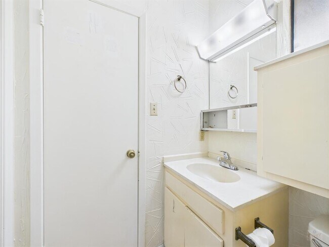 Building Photo - 2604 Salado St
