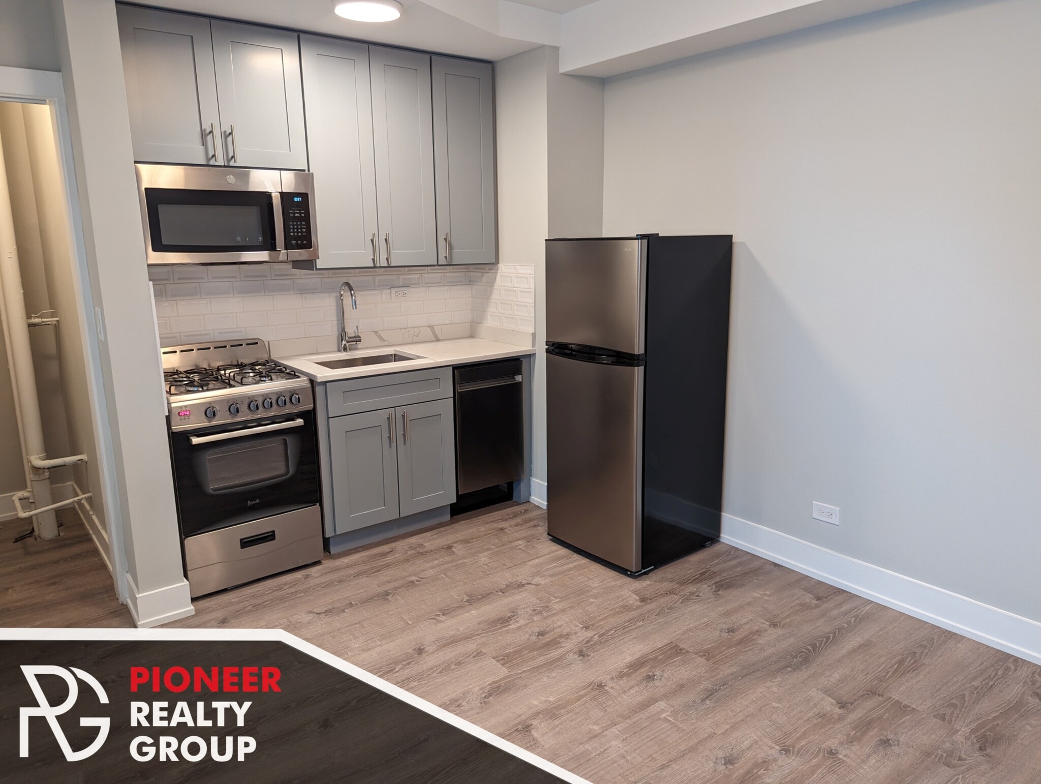 Building Photo - 501 W Belmont Ave