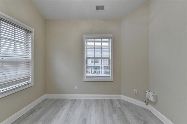 Building Photo - 2405 Tenor Ln