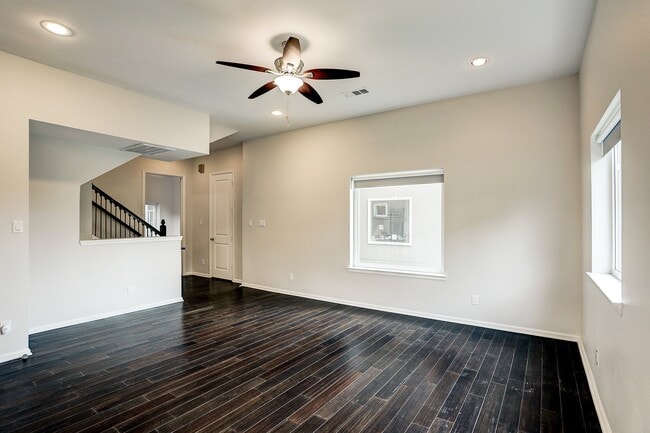 Building Photo - 2613 Waugh Dr