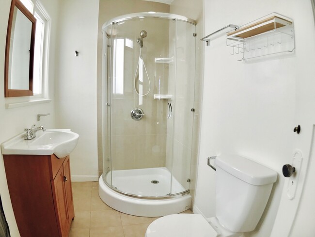 Building Photo - SFM Remodeled Home In Glendale with a Larg...