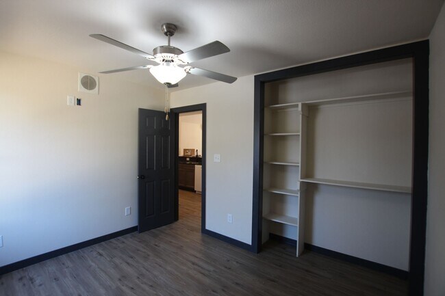 Building Photo - Spur 164 Units