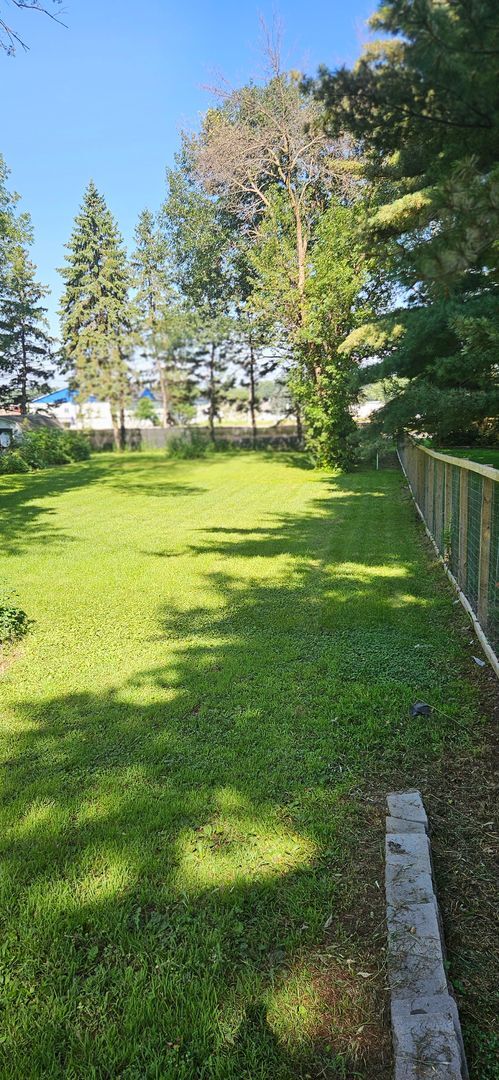 Building Photo - Large Rambler with 5 bedrooms, 2 baths wit...