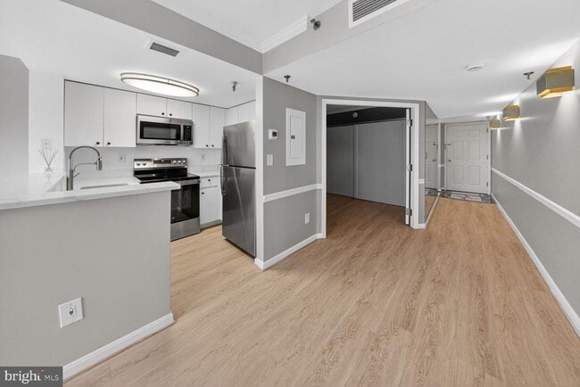 Building Photo - 701 Pennsylvania Ave NW