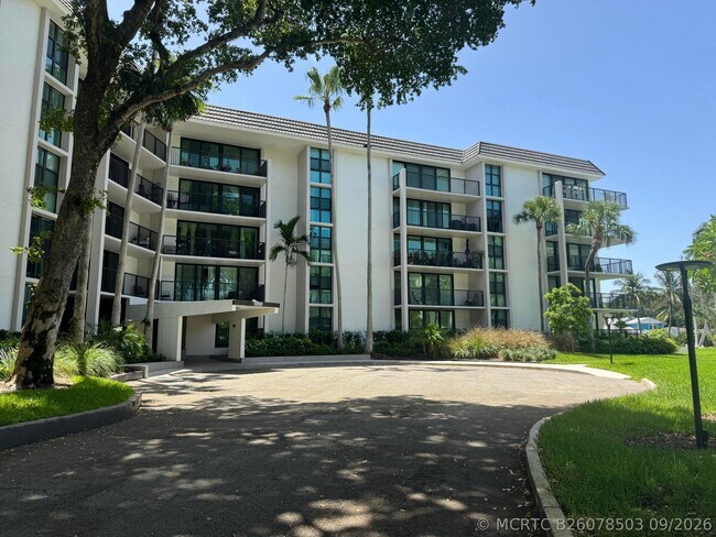 Building Photo - 1350 River Reach Dr
