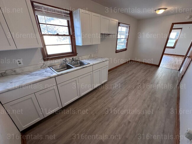 Building Photo - $895 - 2  bed 1 bath - Single Family Home *COMING SOON*