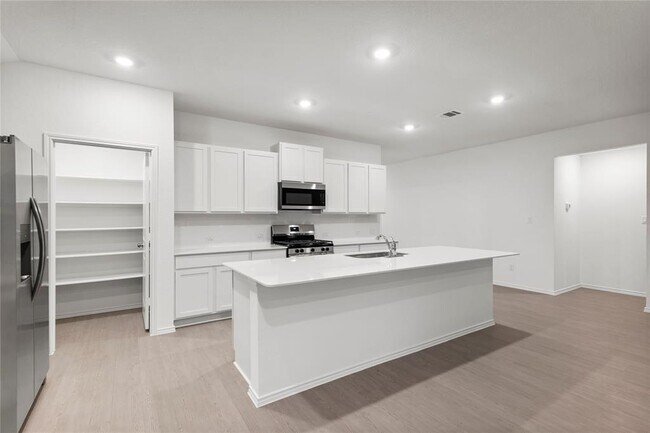 Building Photo - 161 Keefer