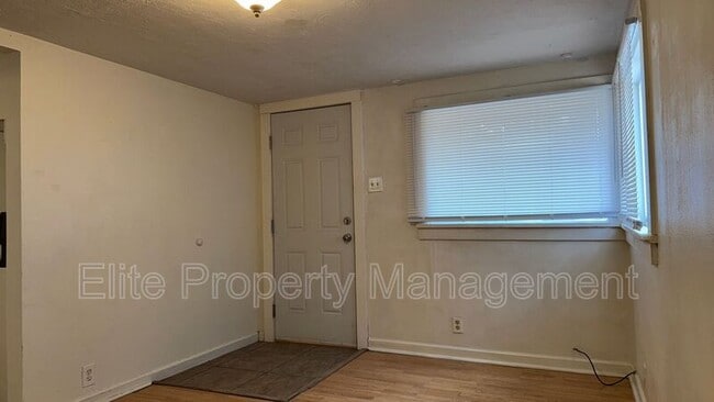 Building Photo - 1506 1/2 Spruce St