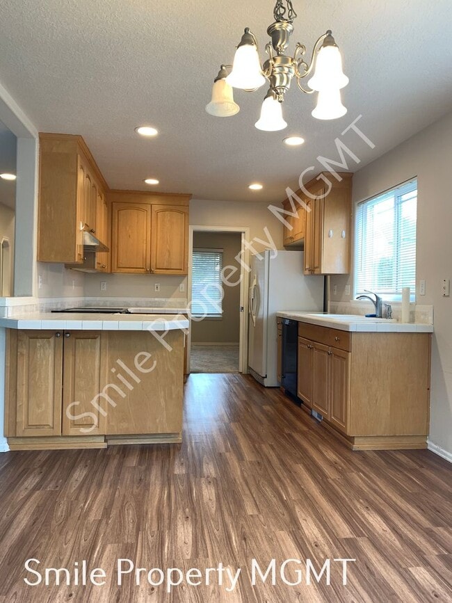 Building Photo - A beautiful 2-story single house in Clackamas.