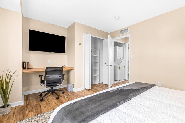 Building Photo - 18308 Mesle St