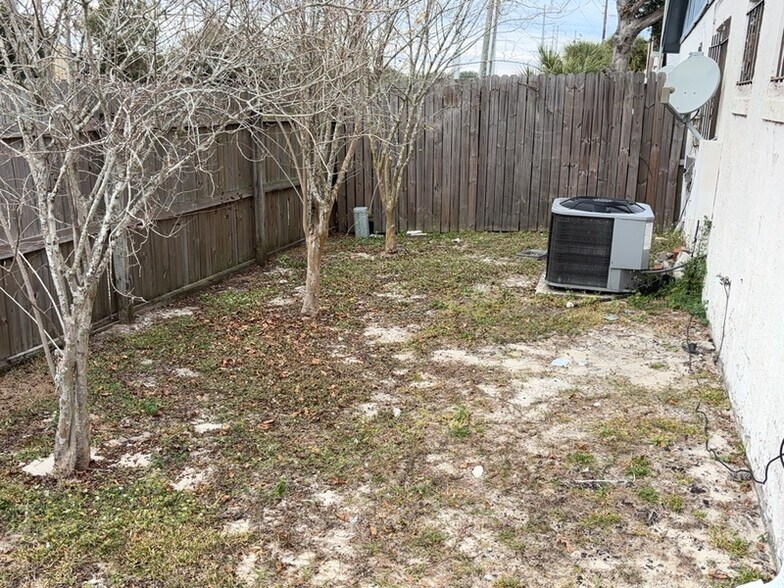Building Photo - 2468 Atrium Cir