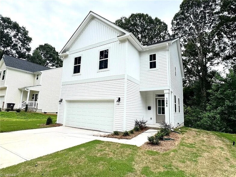 Primary Photo - 1086 W Bank St