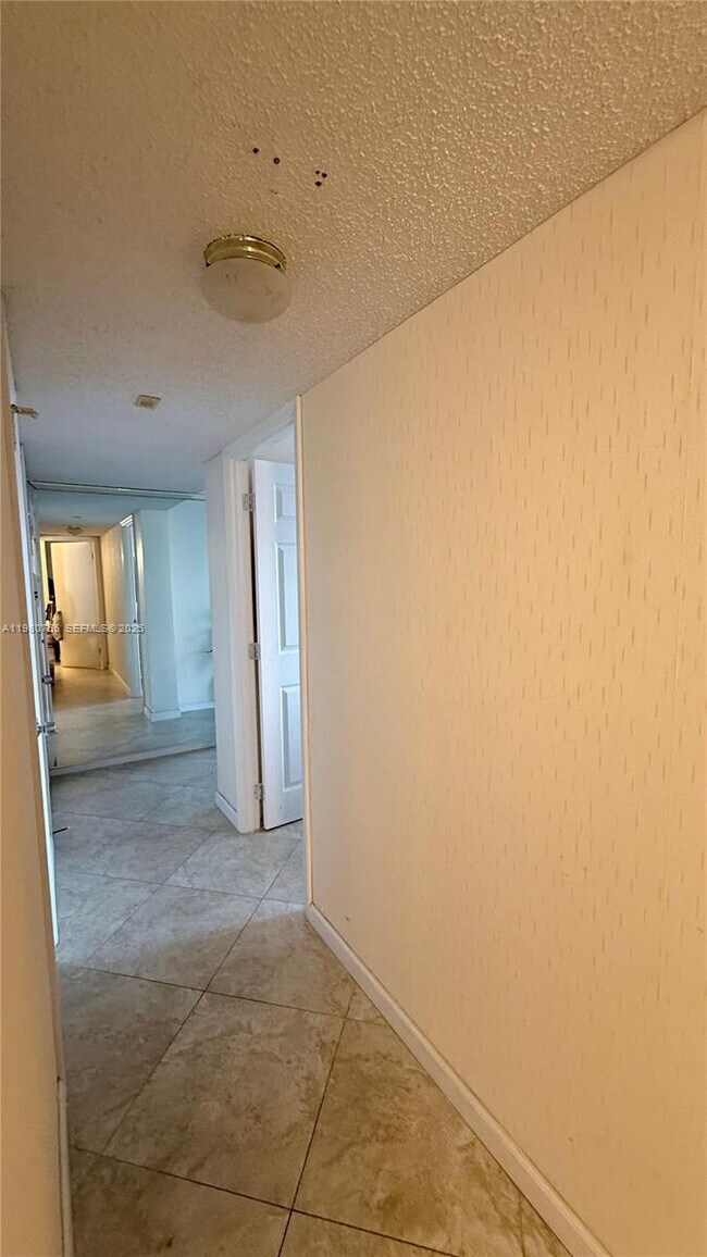 Building Photo - 3161 S Ocean Dr