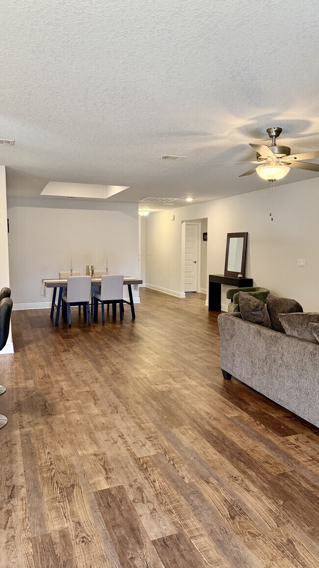 Building Photo - 211 Baycliff Dr