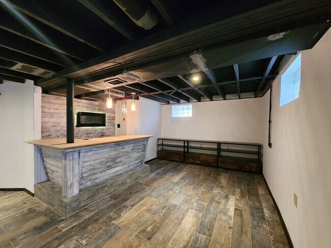 Building Photo - Beautiful and Spacious 3BR 2BA Home w/ Remodeled Kitchen • Patio & Fenced Yard in St. Matthews