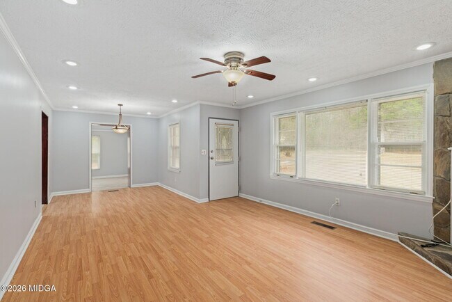 Building Photo - 1496 Wesleyan Dr