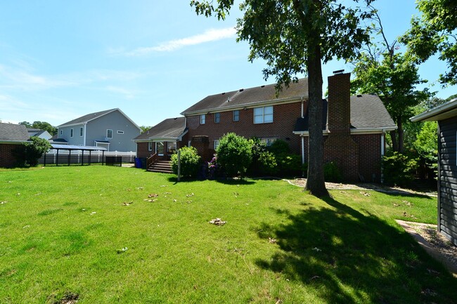 Building Photo - Custom Built brick Manor close to airport ...