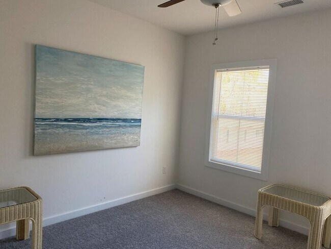 Building Photo - COMING SOON! 4 Bedroom Home. Poplar Masonboro Loop Location, Top schools! Garage