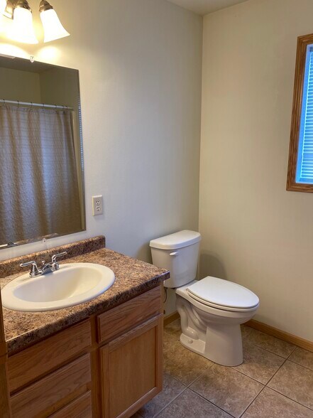 Building Photo - 2028 Crooked Ave