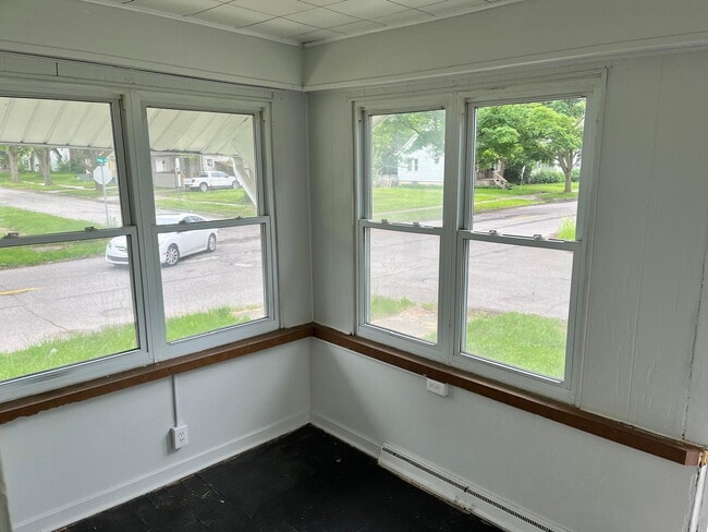 Building Photo - Bright and Functional 2-Bedroom Rental in Flint