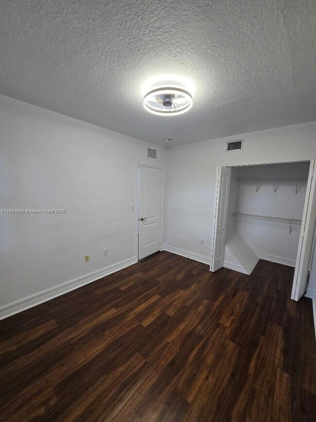 Building Photo - 1701 N Treasure Dr