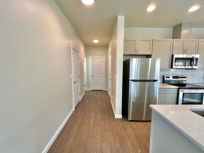 Building Photo - 5899 Castle Dr