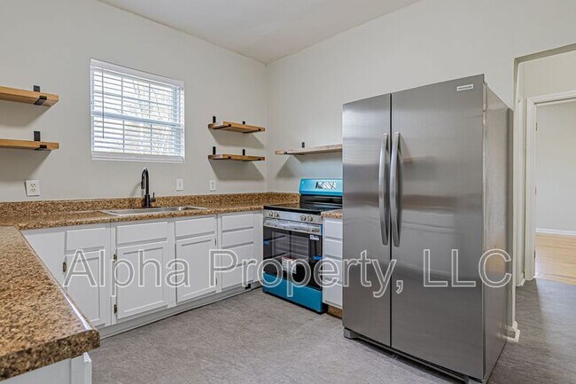 Building Photo - 10 Montana St