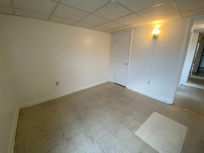 Building Photo - 611 N Front St