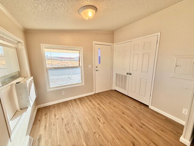 Building Photo - 2845 E 14th St