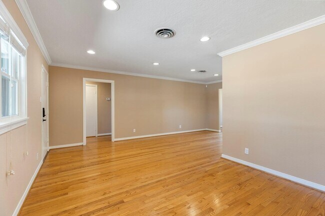 Building Photo - 1802 Turnpike Rd