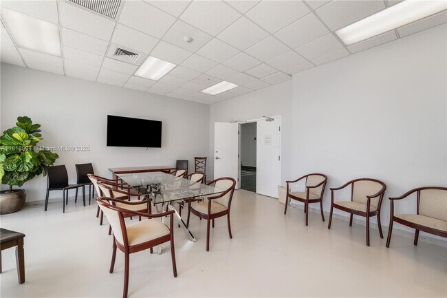 Building Photo - 800 Claughton Island Dr