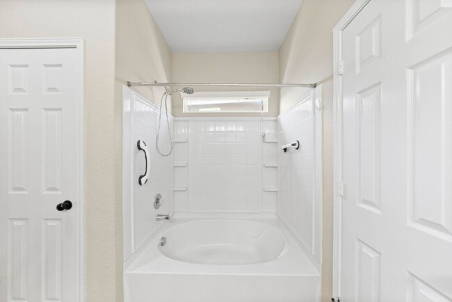 Building Photo - Flexible 5-Bedroom Rental Home in Alamo Ra...