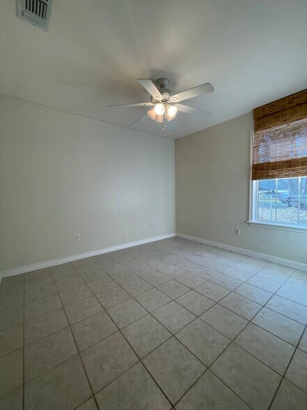 Building Photo - 594 FM 21