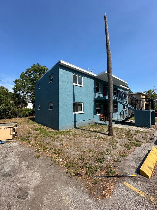 Building Photo - 1757 Russell St S