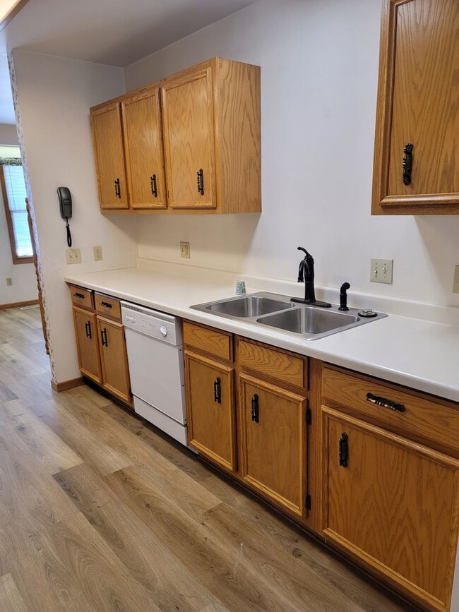 Building Photo - 1831 Rapids St