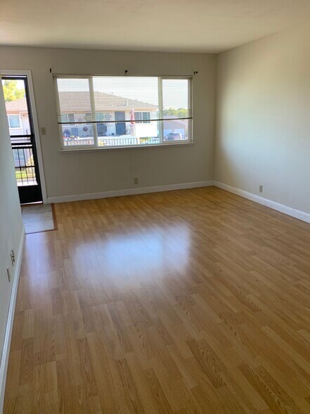 Building Photo - 5770 Preston Dr
