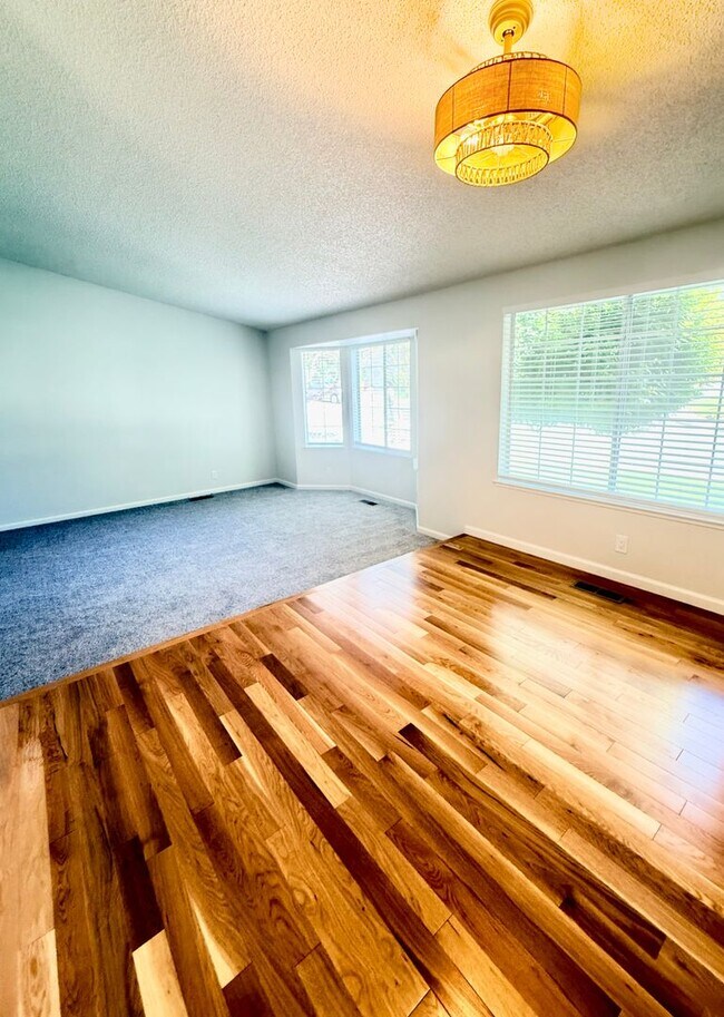 Building Photo - Beautiful Northwest Reno Home with Stunning Mountain Views