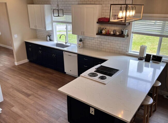 Building Photo - Great Neighborhood 3bd/ 2.5 Avail. Nov. 28th
