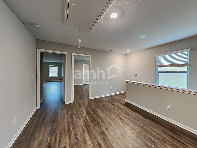 Building Photo - 605 Gleaner Wy
