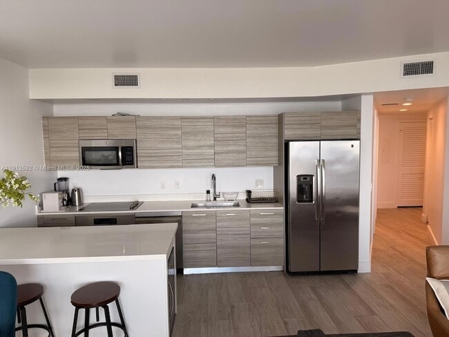 Building Photo - 121 NE 34th St