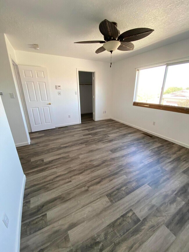 Building Photo - 1412 Stone Canyon Rd NE