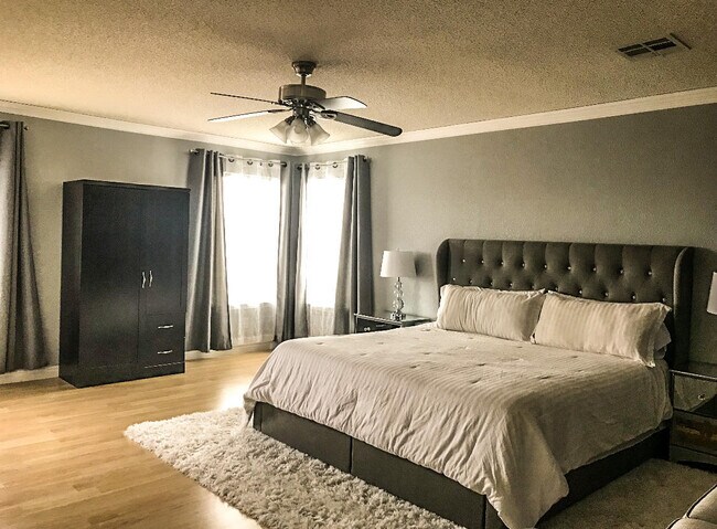 Building Photo - 14251 Desert Bush Dr