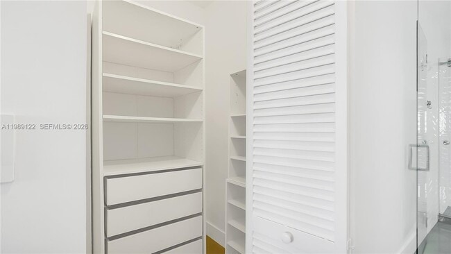 Building Photo - 300 Bayview Dr