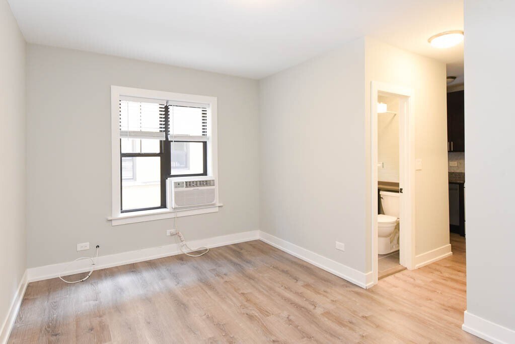 Building Photo - 436 W Belden Ave